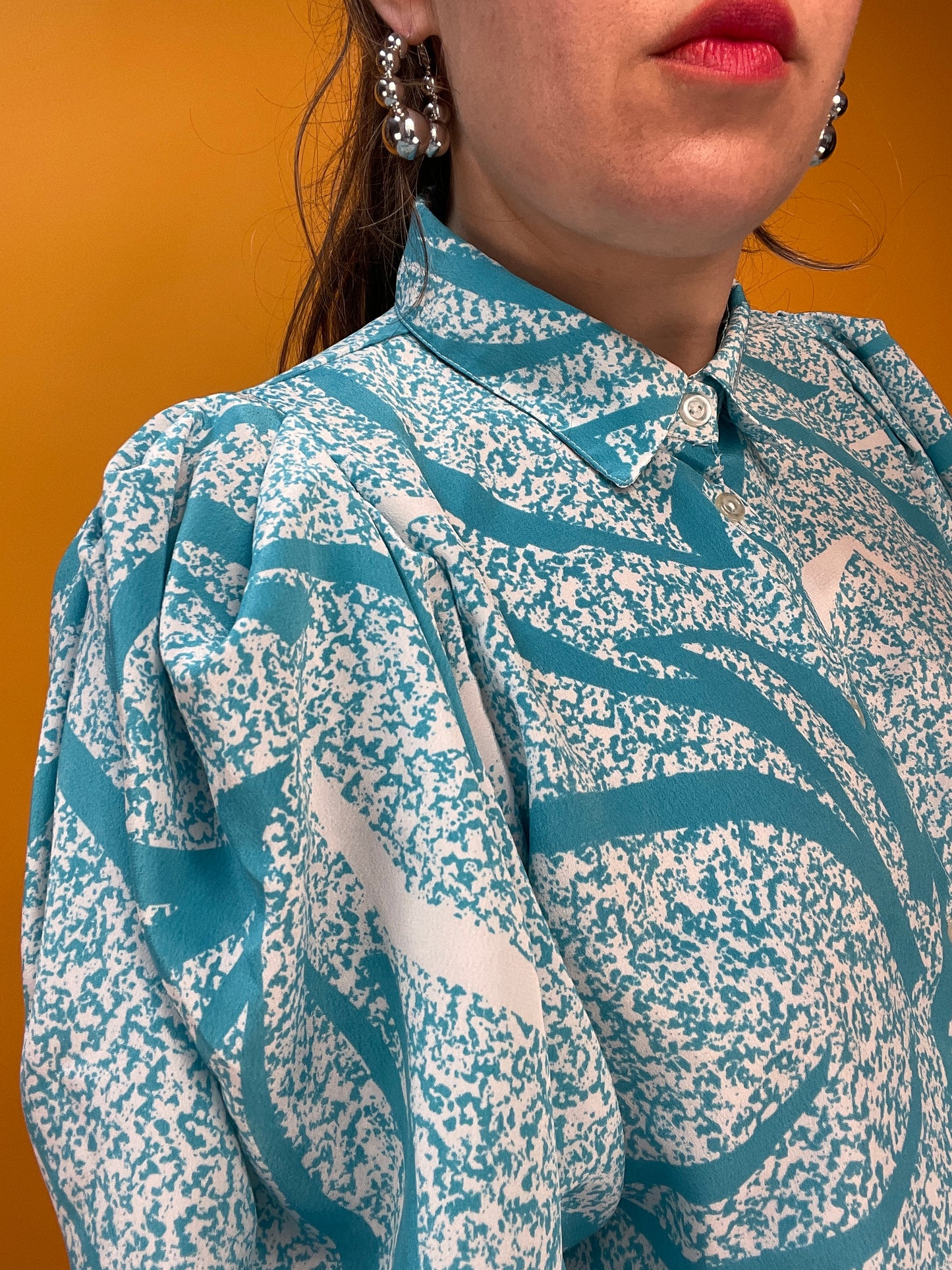 80s Powerbluse mit extraweiten Faltenärmeln