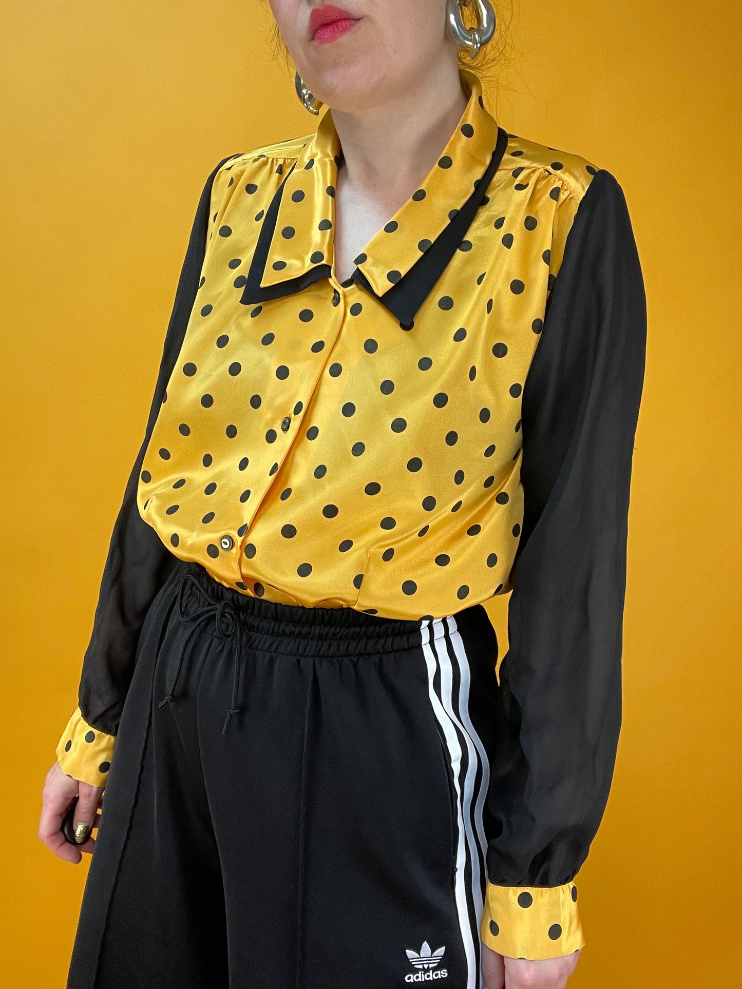 70s/80s Bluse mit doppeltem Kragen und Punktemuster