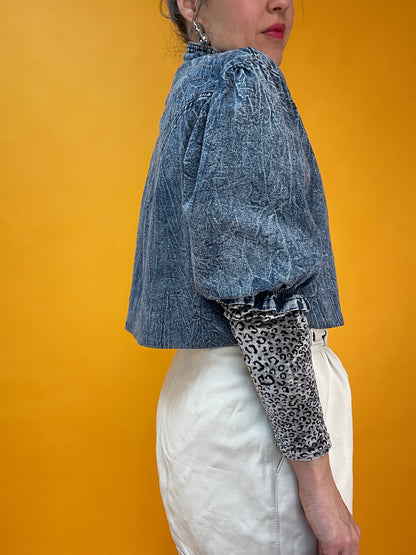 Upcycled 80s Denim Blusenshirt mit Nieten und Bestickung