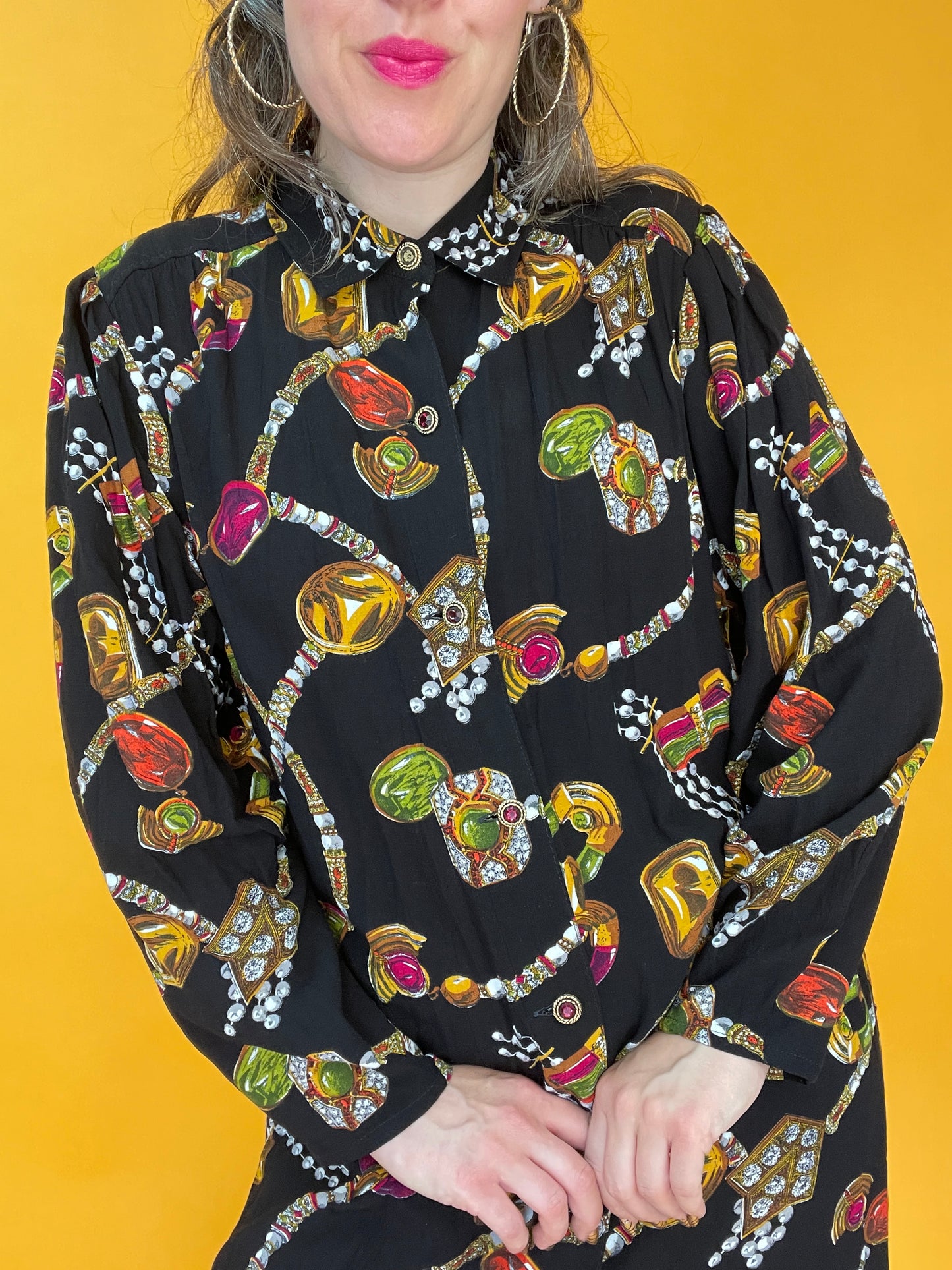 Lässige 80s/90s Longbluse mit dekadentem Juwelenprint