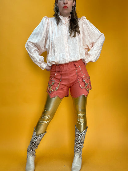 Roséfarbene 80s Bluse mit opulenten Ärmeln und schimmerndem Webmuster
