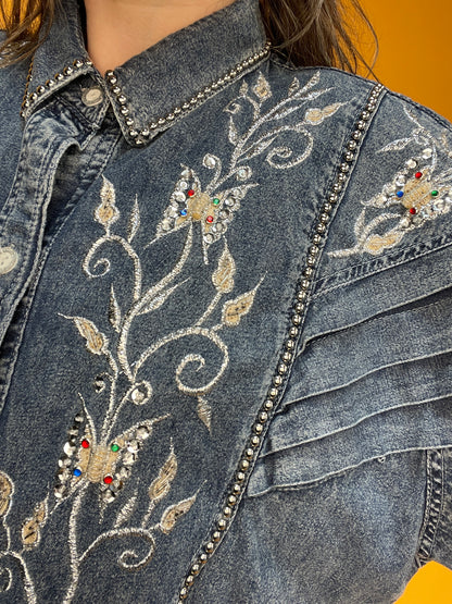 Lässige 80s Denim Longbluse mit silbernen Nieten und Bestickung
