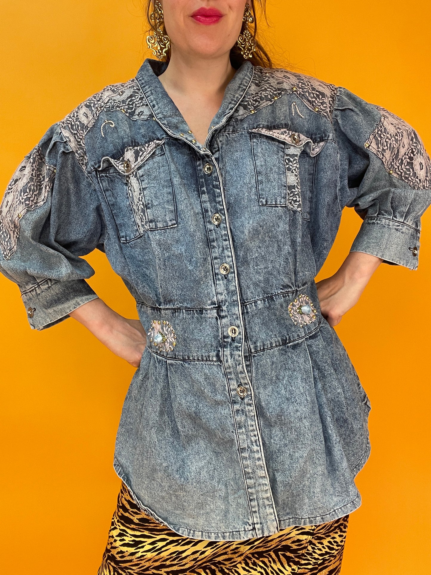 80s Denim Shirtjäckchen mit Spitze und Nieten