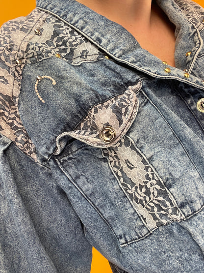 80s Denim Shirtjäckchen mit Spitze und Nieten