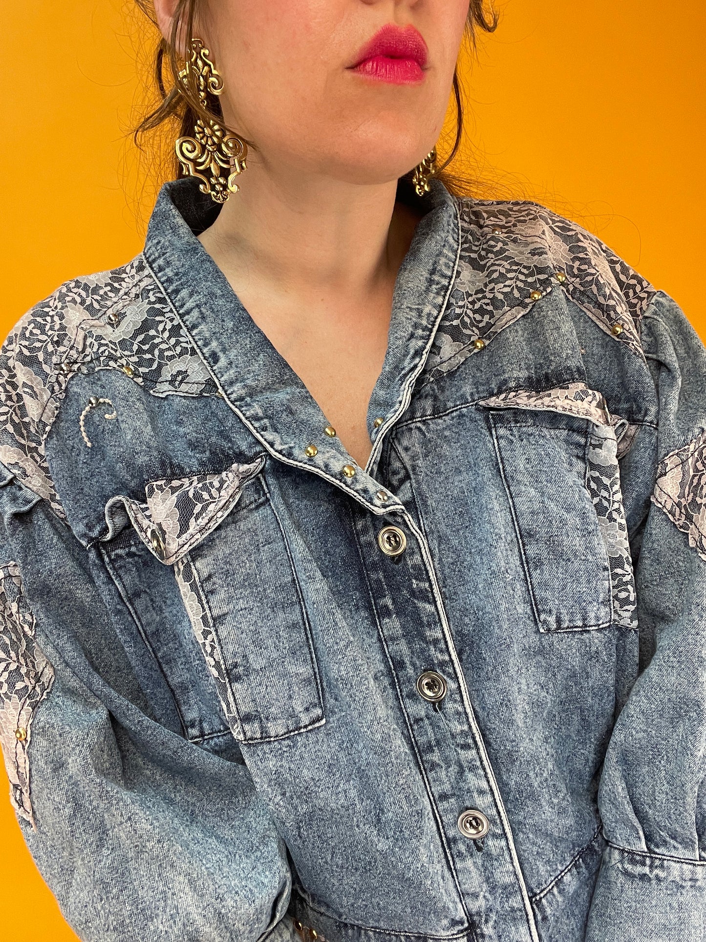 80s Denim Shirtjäckchen mit Spitze und Nieten