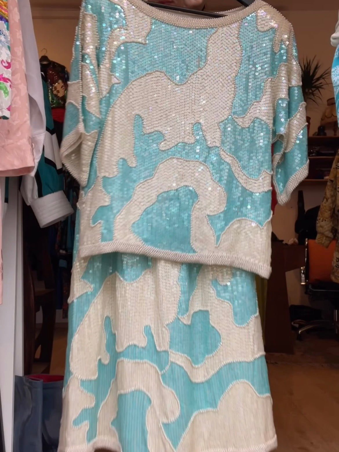 Ella Singh Zweiteiler aus Pailletten und Perlen