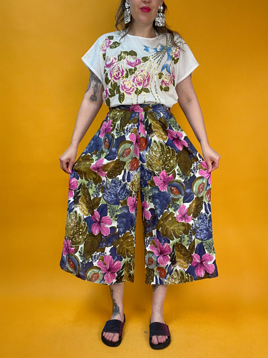 Sommerliche Culotte mit Hibiskus-Pfirsichprint