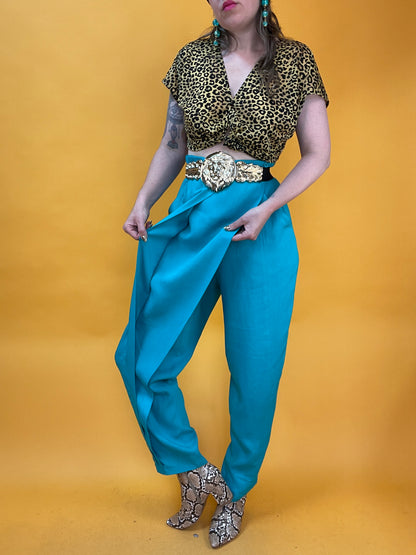 Extravagante Hose mit elegantem Faltenwurf