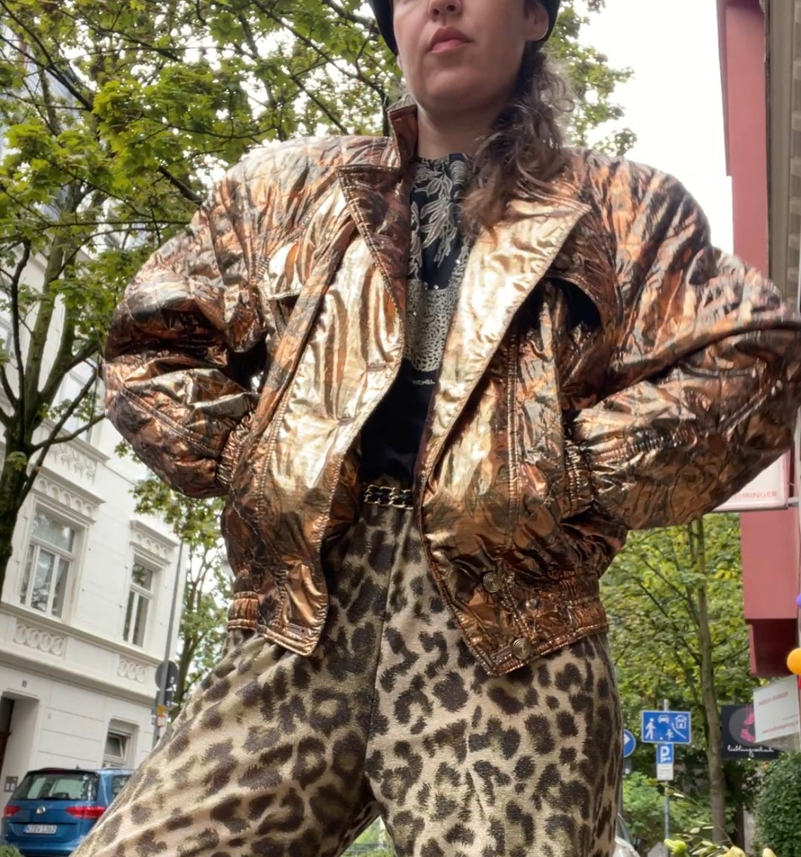Goldene Blousonjacke