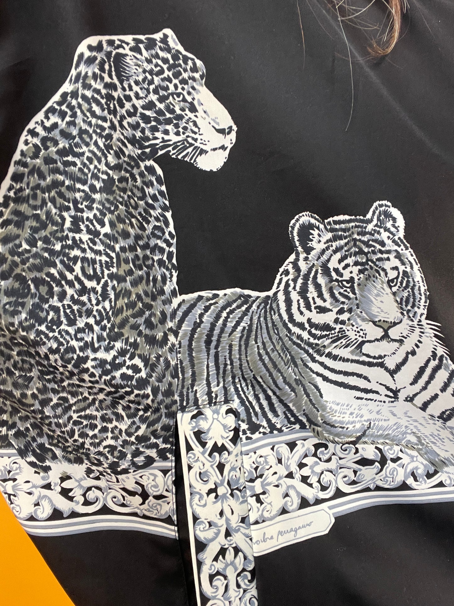 Dünner 80s Sommerblouson mit großen Tigern und Leoparden