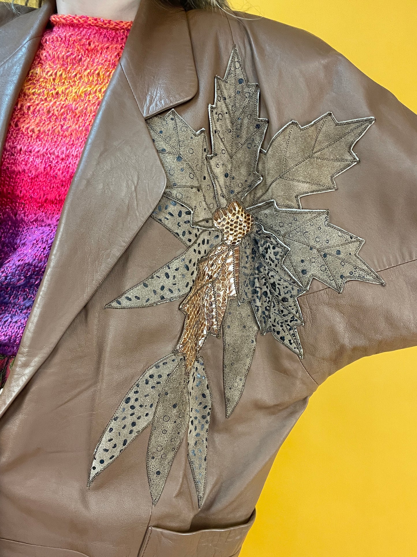 Cognacbraune 80s Lederjacke mit fetten Applikationen