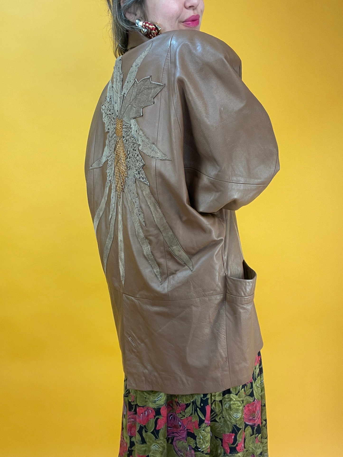 Cognacbraune 80s Lederjacke mit fetten Applikationen