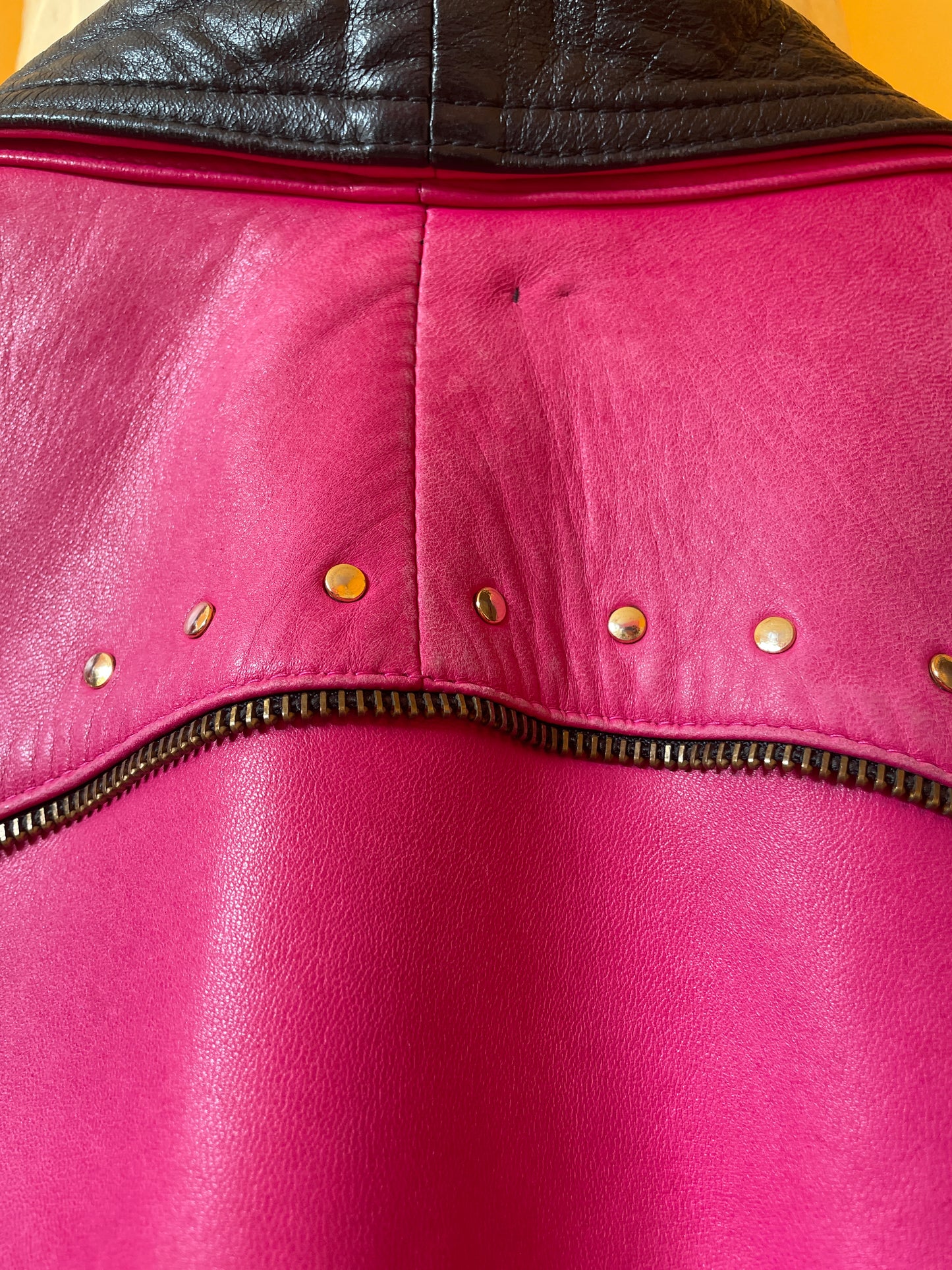 Pinke 80s/90s Lederjacke mit edgy Details