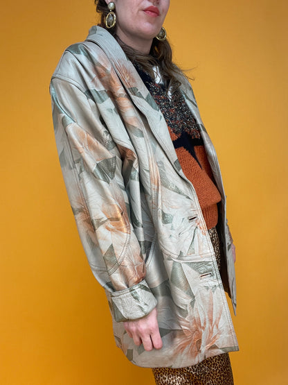 Sandfarbene 80s Lederjacke mit schimmerndem Metallicprint