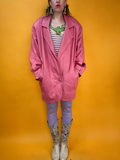 Pinke 80s Lederjacke mit XXL Fledermausärmeln