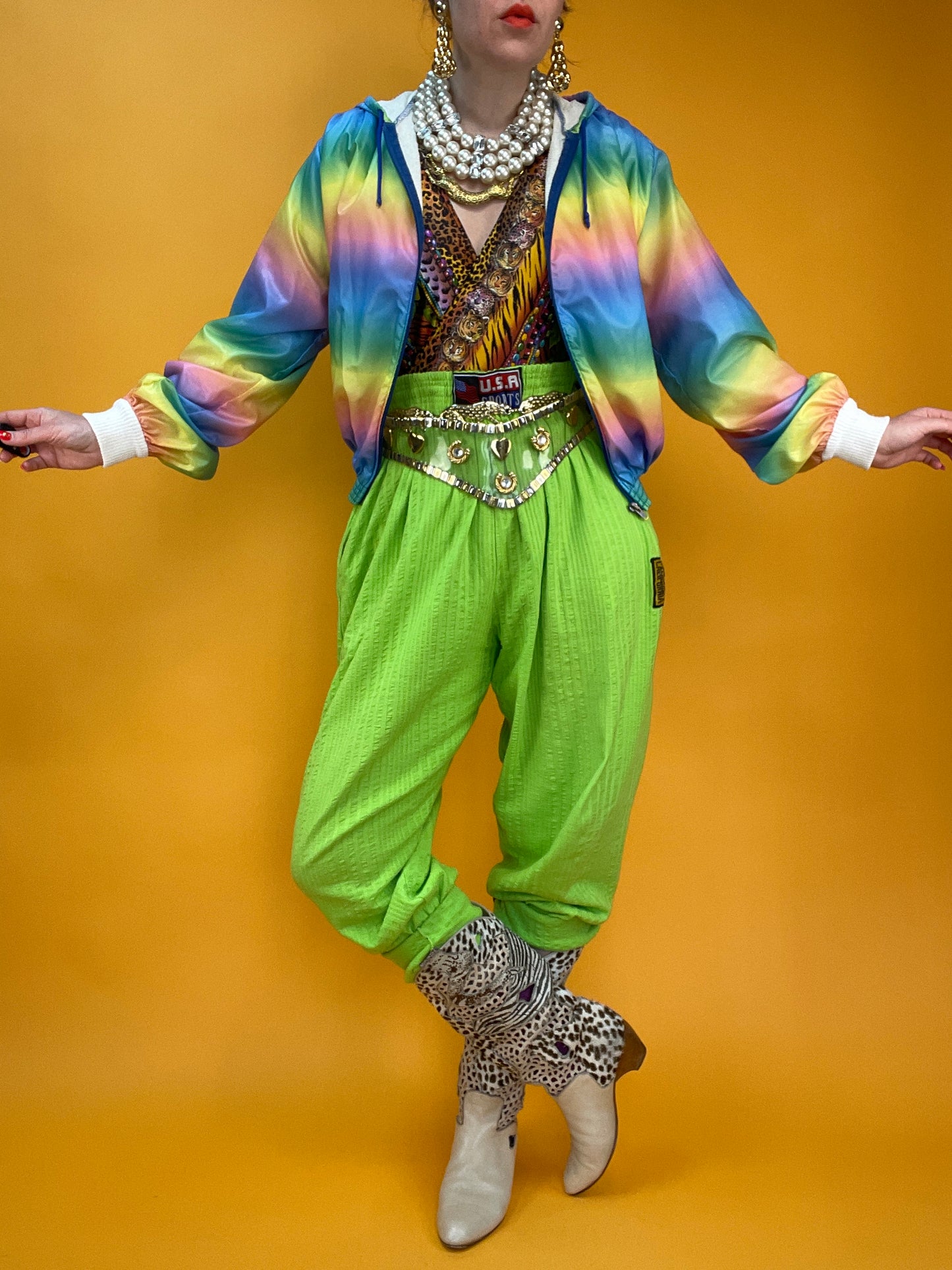 80s Banger: dünne Regenbogen-Regenjacke mit Kapuze