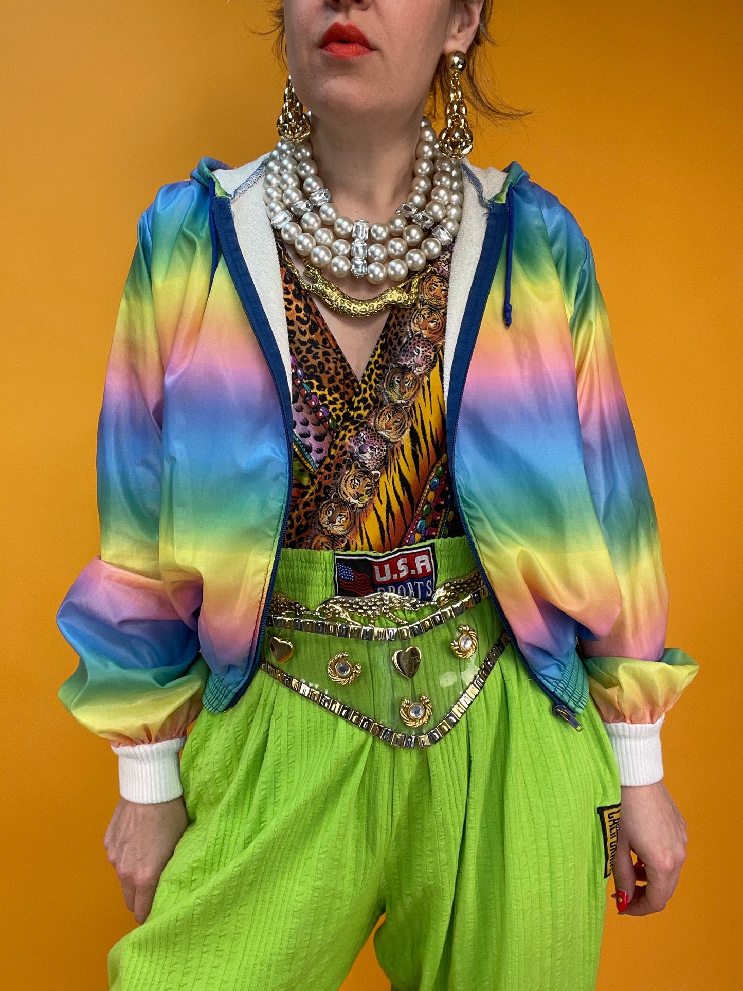 80s Banger: dünne Regenbogen-Regenjacke mit Kapuze