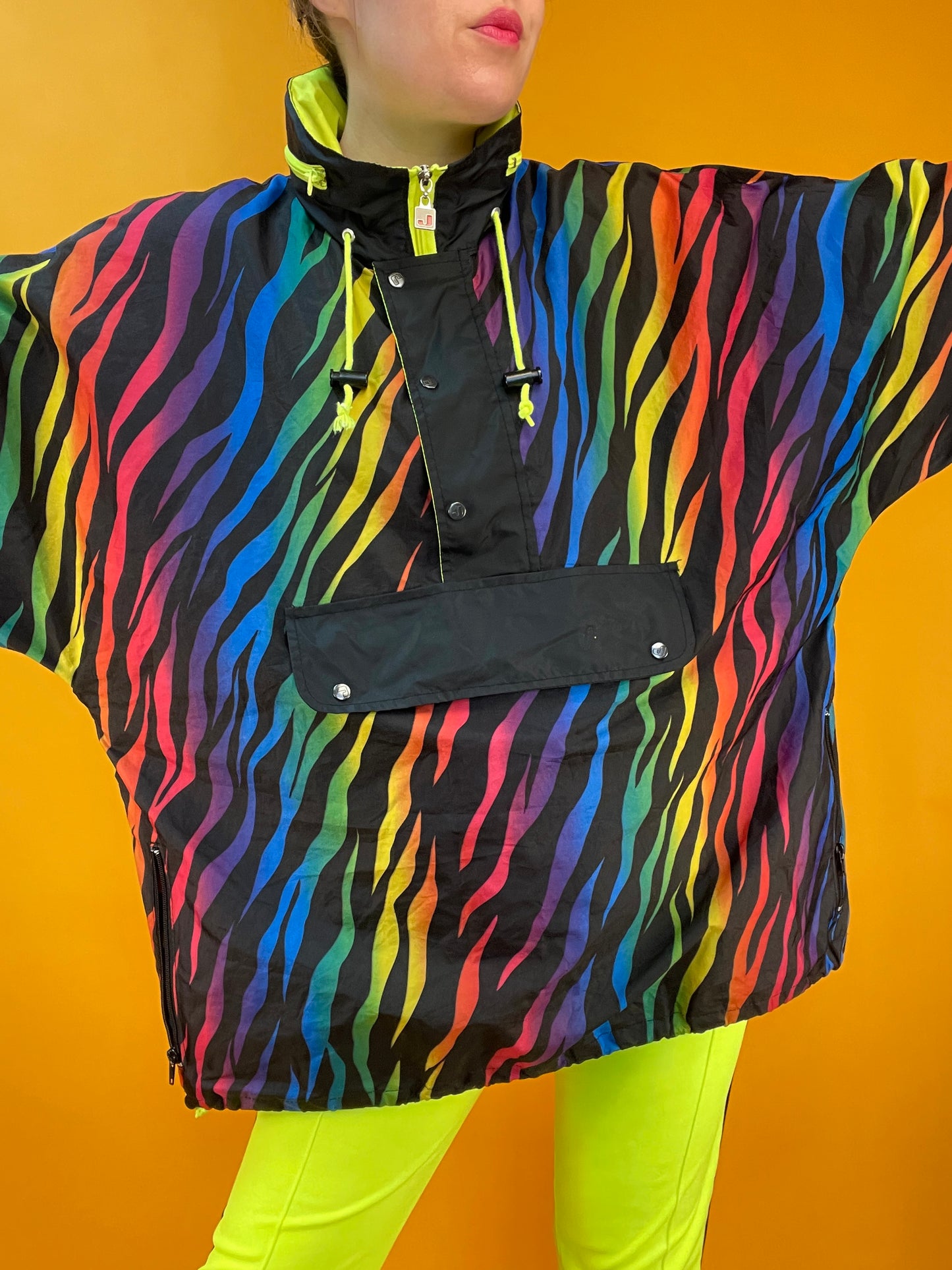 80s/90s Regenbogen-Windbreaker mit integrierter Taschenfunktion