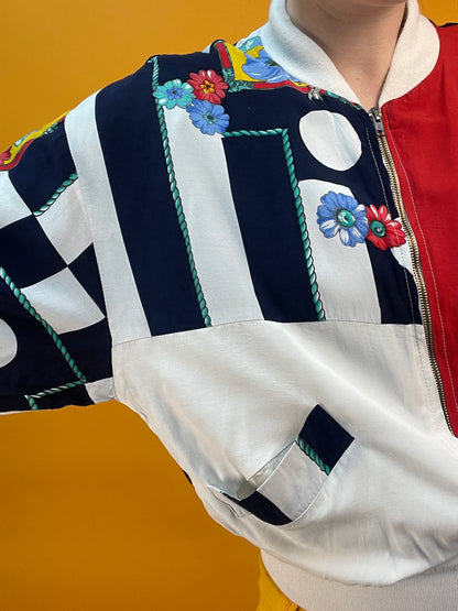 Supergemütliche Sommerbomberjacke mit maritimen Blumenprint