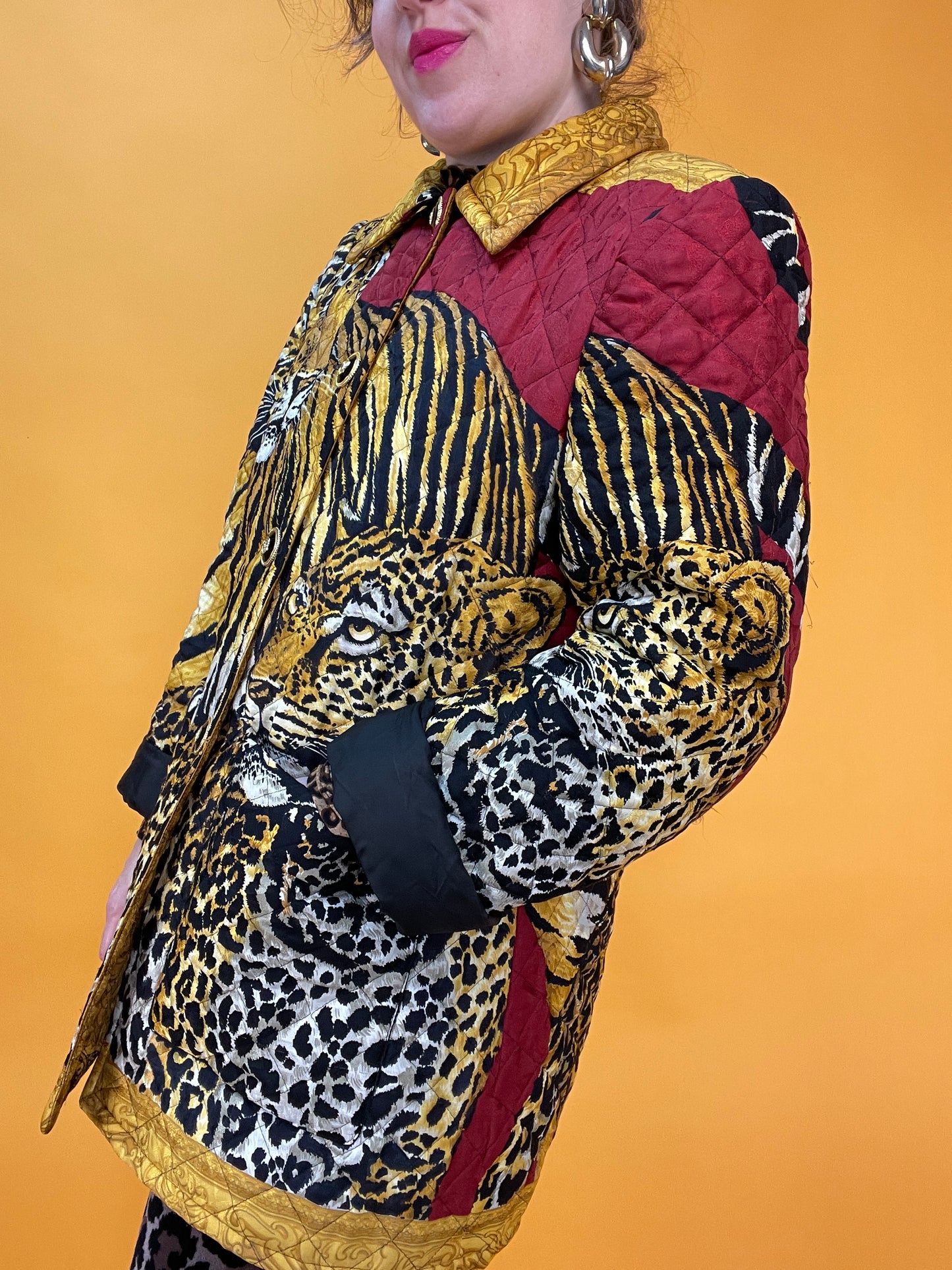 Ultrageile 80s Seiden-Steppjacke mit XXL Wildkatzenprint