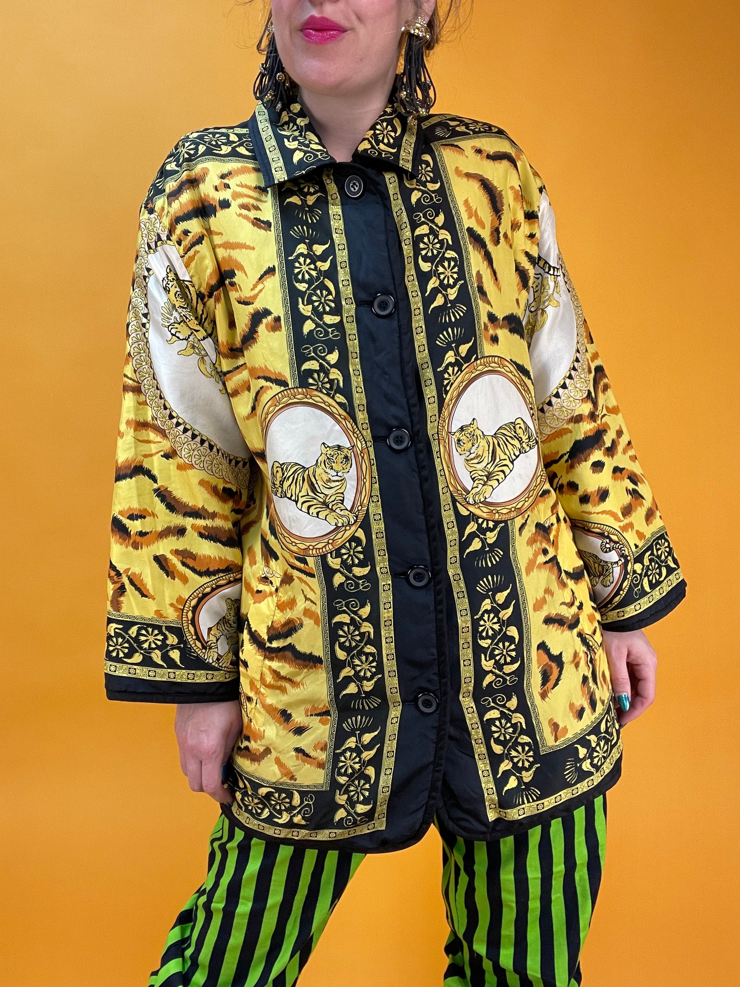 Obergemütliche Seidenjacke mit luxuriösem Tigerprint von Luce Ferrari