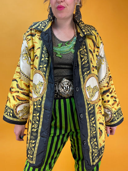 Obergemütliche Seidenjacke mit luxuriösem Tigerprint von Luce Ferrari