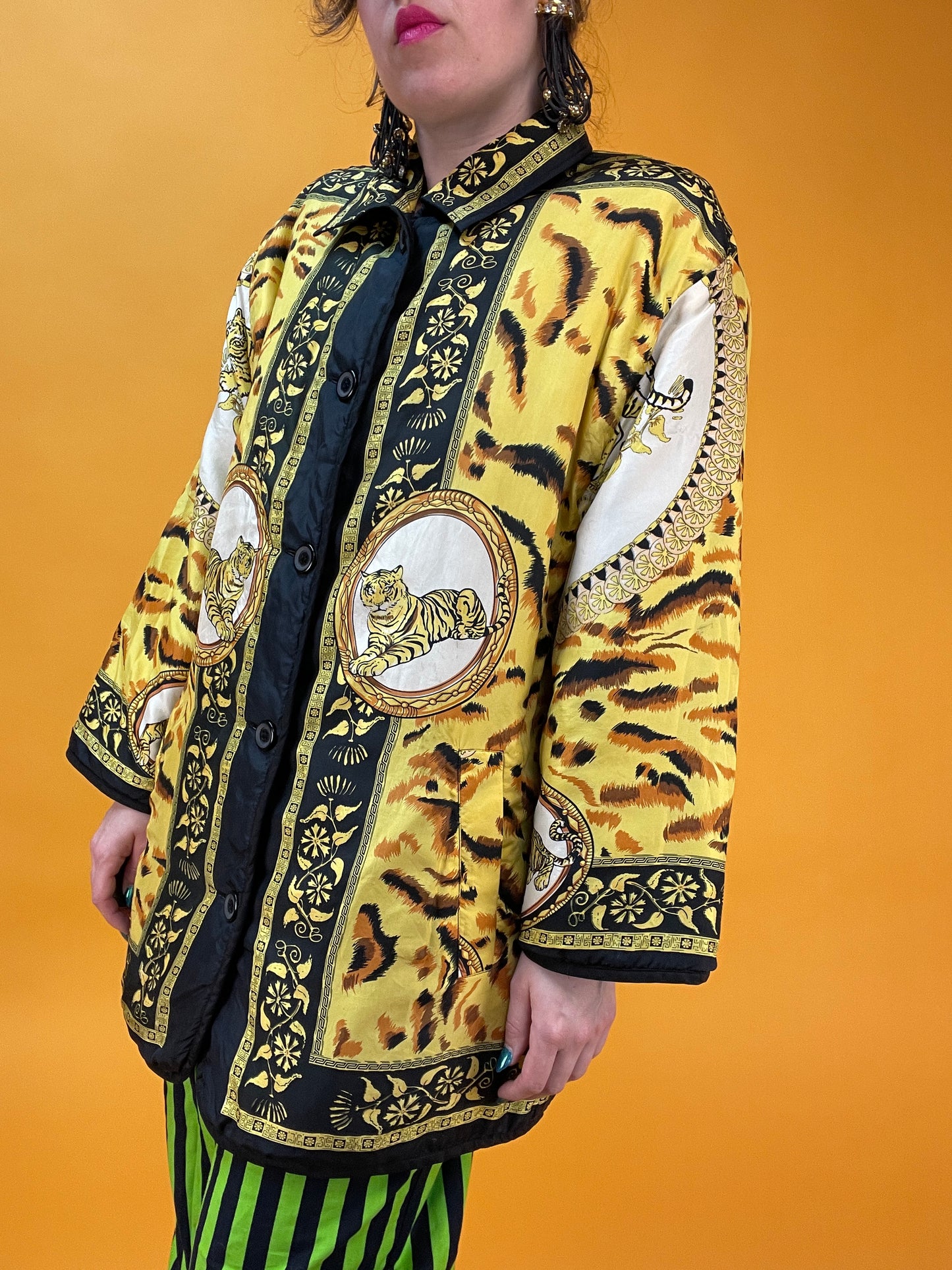 Obergemütliche Seidenjacke mit luxuriösem Tigerprint von Luce Ferrari