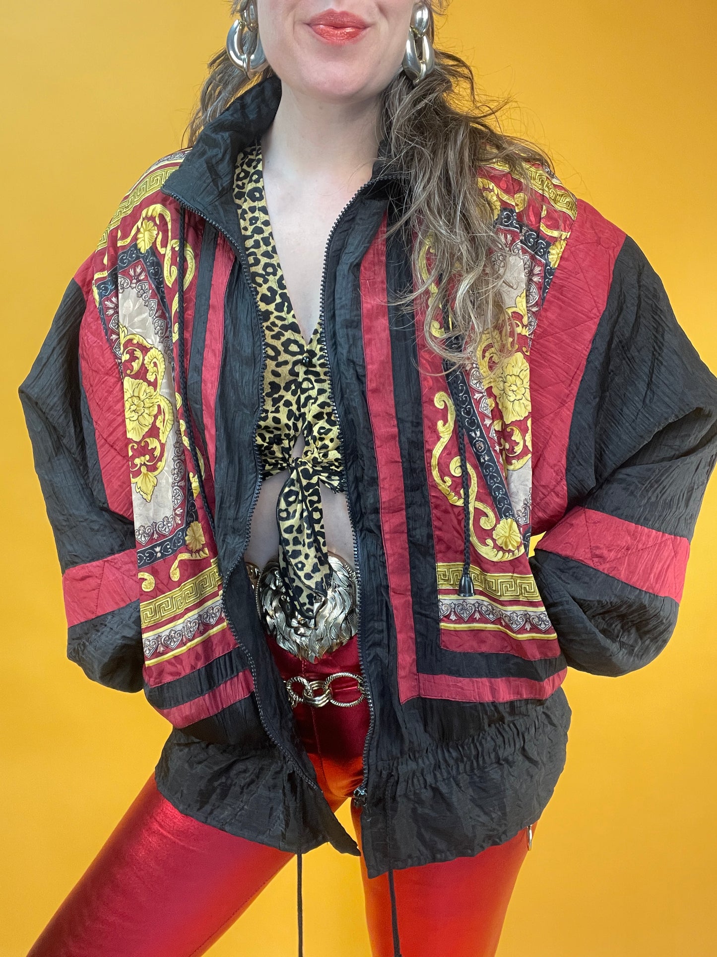 80s Trainingsjacke mit opulentem Barockprint und kleinem Schößchen