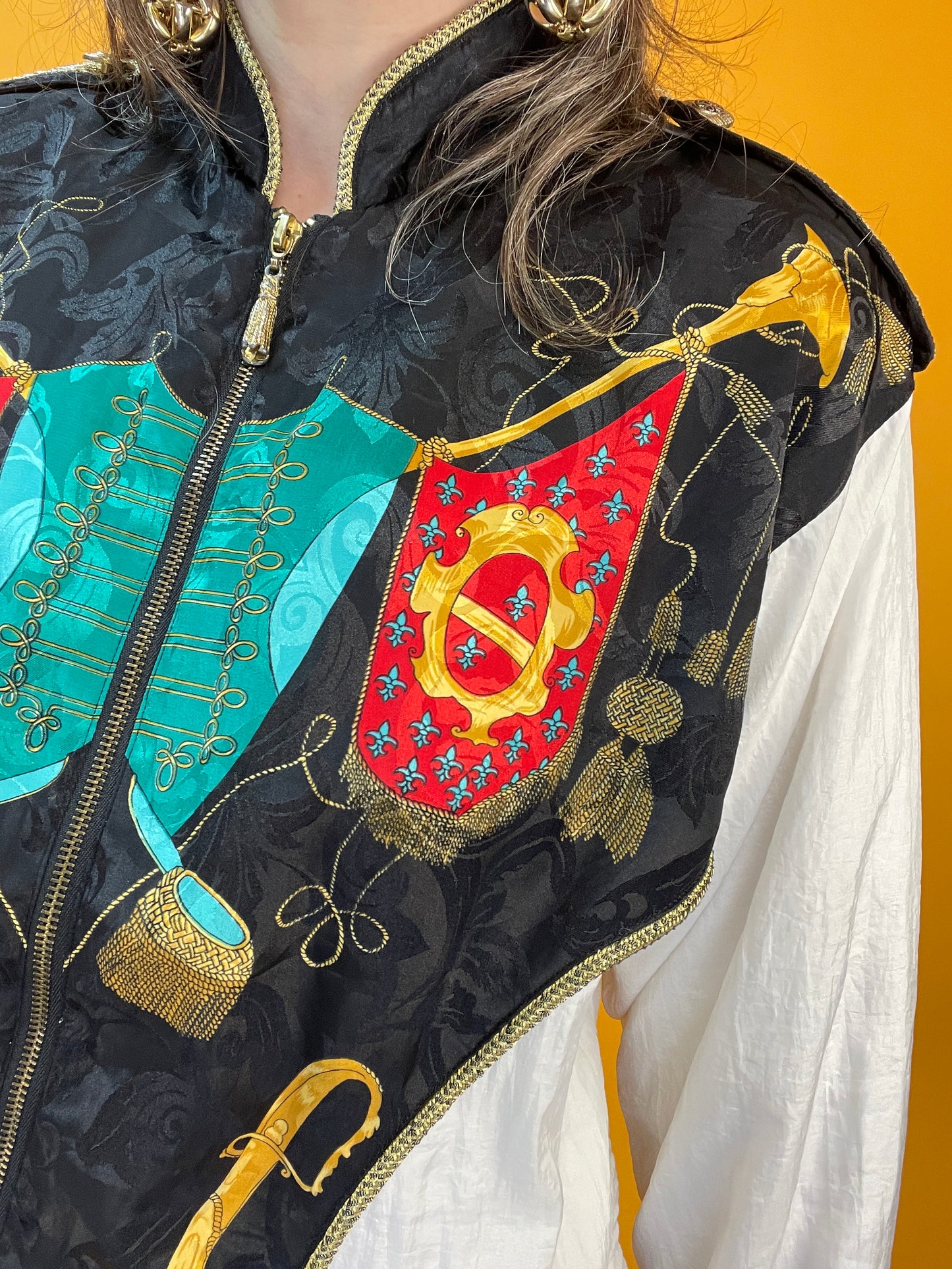 80s/90s Trainingsjacke mit absolut coolstem Zirkusprint und goldenen Details