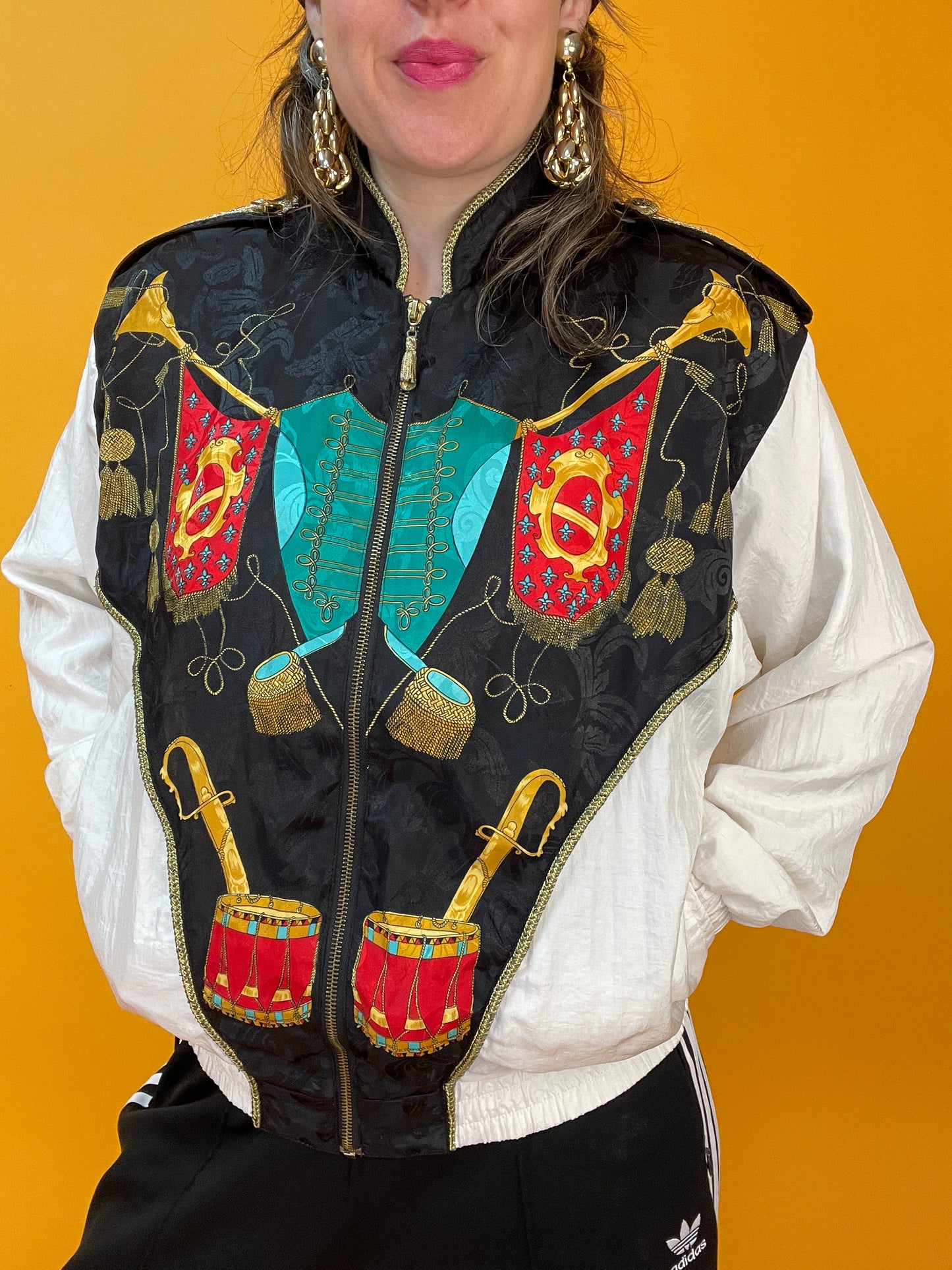 80s/90s Trainingsjacke mit absolut coolstem Zirkusprint und goldenen Details