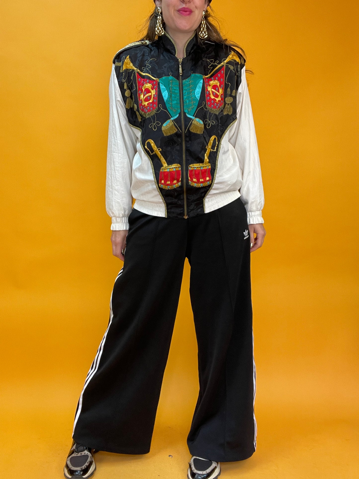 80s/90s Trainingsjacke mit absolut coolstem Zirkusprint und goldenen Details