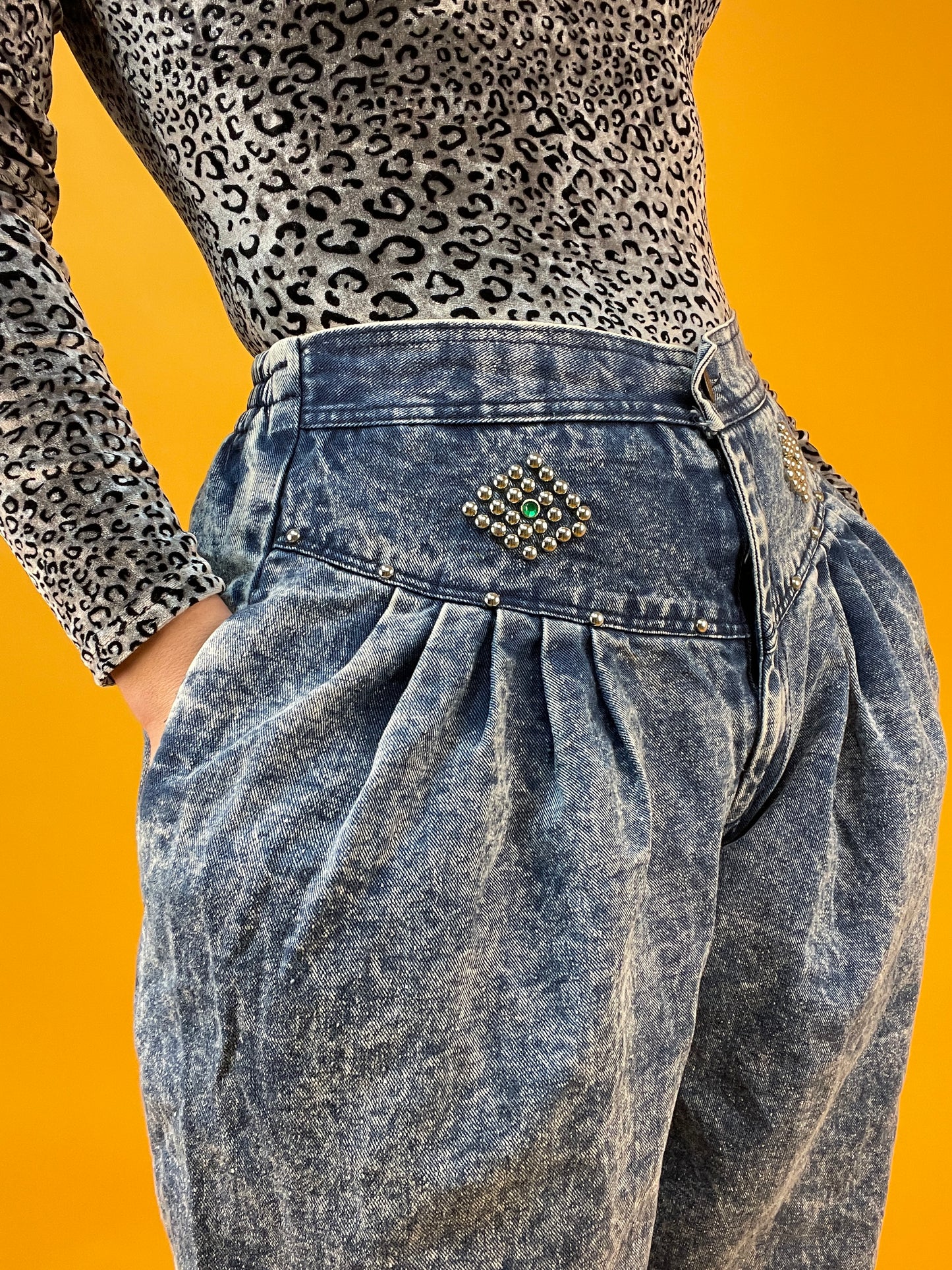 80s Acid washed Ballonjeans mit Applikationen und Nieten
