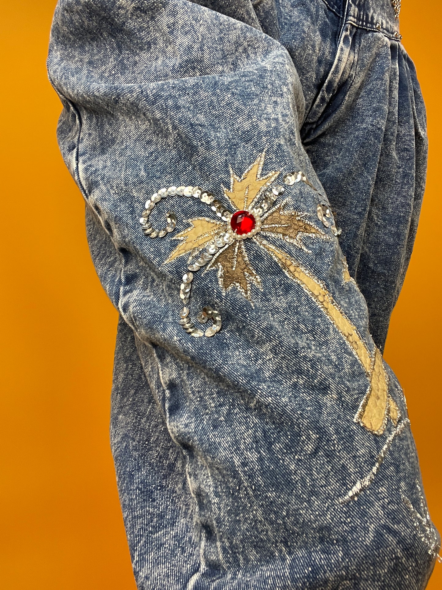 80s Acid washed Ballonjeans mit Applikationen und Nieten