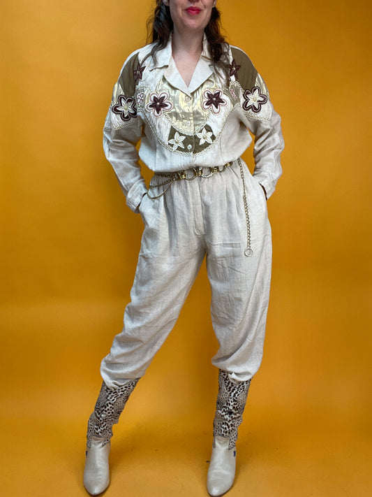 80s Leinen-Jumpsuit mit opulentem Schulterdekor