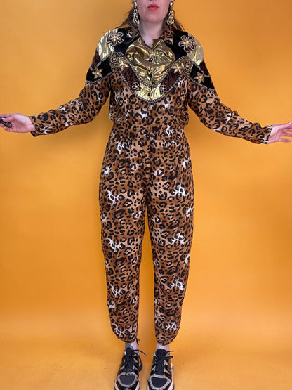 80s Leo-Jumpsuit mit Schulterdekor aus Samt, Lamé und Applikationen