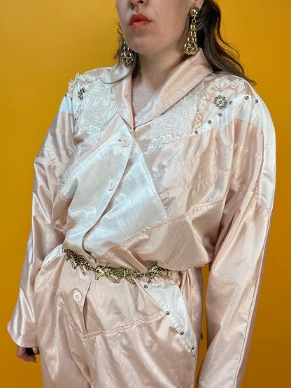 Pastellrosaner 80s Barbie-Core Jumpsuit mit opulentem Dekor