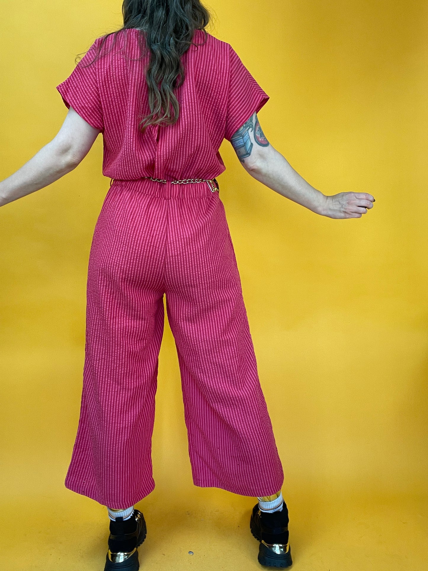 Lässiger pinker Jumpsuit mit weitem Bein