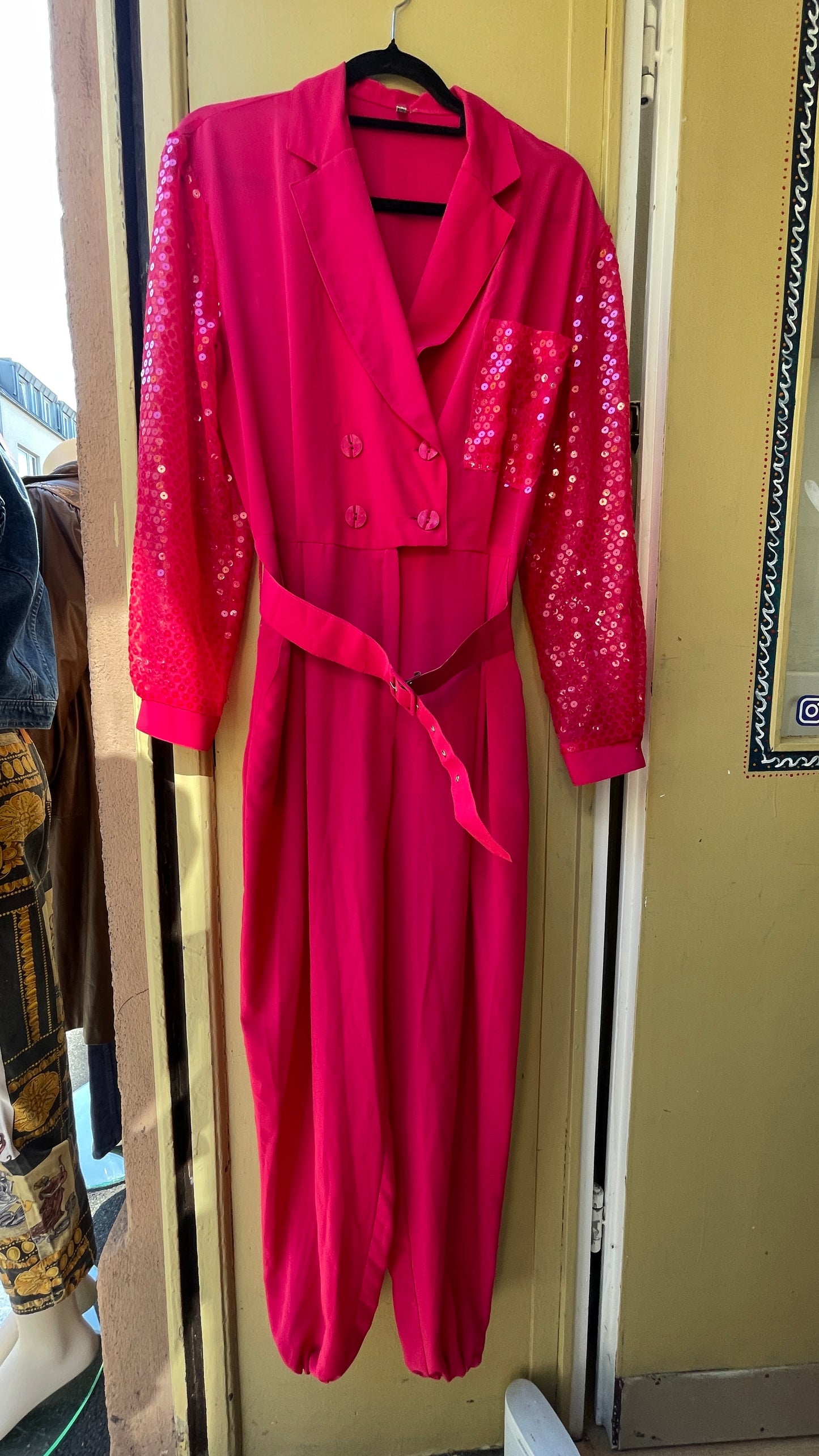 Pinker 80s Jumpsuit mit Pailletten