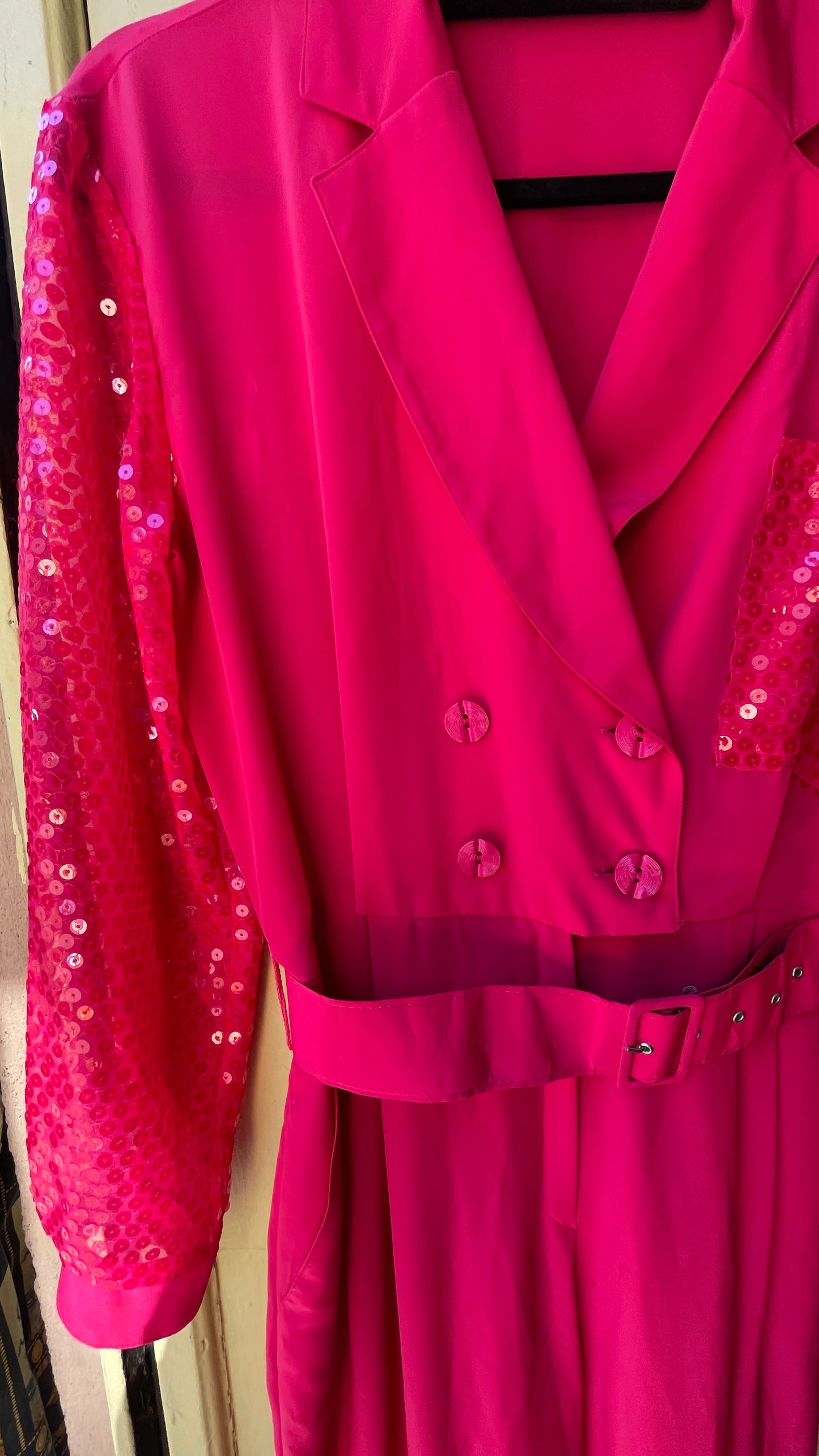 Pinker 80s Jumpsuit mit Pailletten