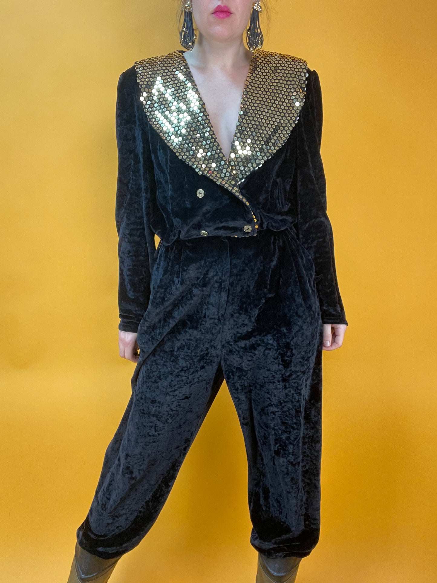 80s Samtjumpsuit mit goldenem Paillettenkragen