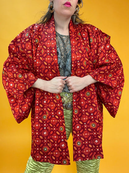 Rostroter kurzer Kimono aus crinceligem Stoff