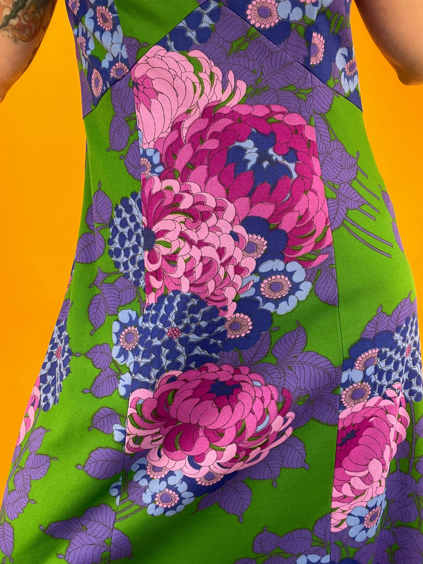 70s Maxikleid mit XXL Chrysanthemen-Print