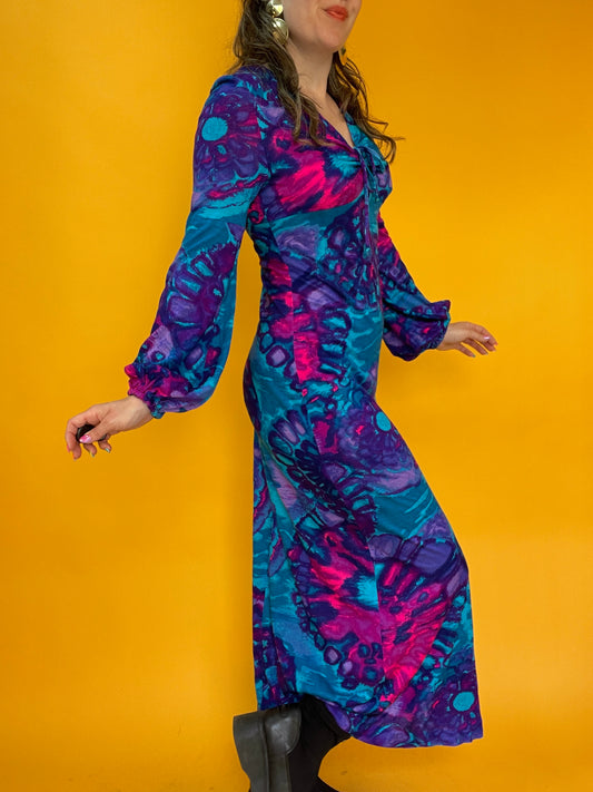 Knalliger 70s Knüller: Maxikleid aus Jersey mit trippy Neonprint