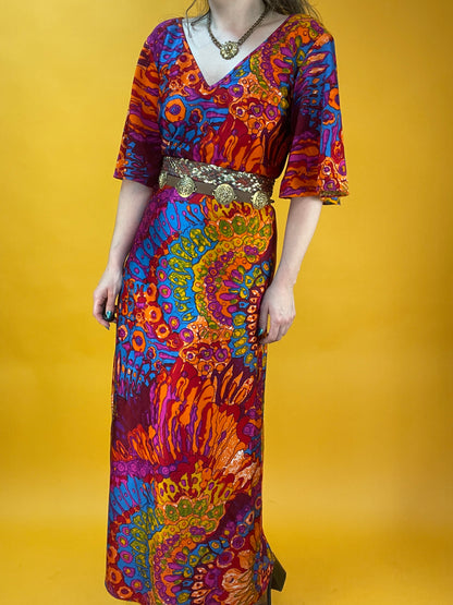 Psychedelisches Rainbow 70s Maxikleid mit Trompetenärmeln