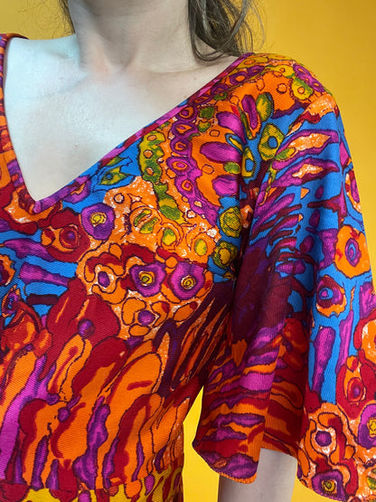 Psychedelisches Rainbow 70s Maxikleid mit Trompetenärmeln