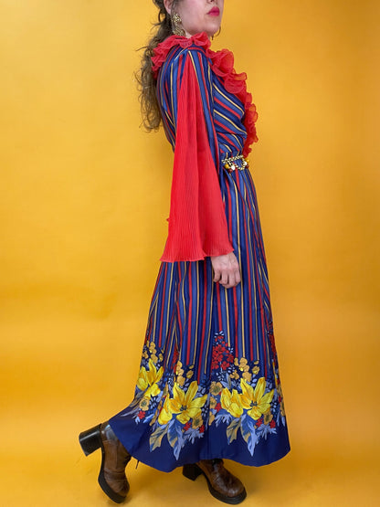 70s Showstopper-Wickelkleid mit plissierten Trompetenärmeln