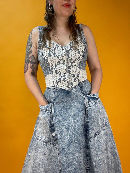 Süßes Acid Washed Denimdress mit Spitzentop und Gürtelband