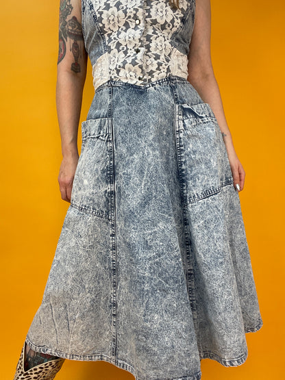 Süßes Acid Washed Denimdress mit Spitzentop und Gürtelband