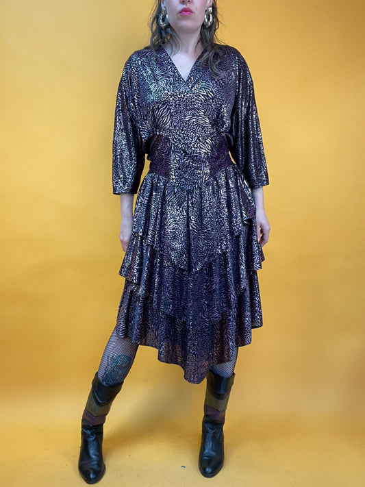 Rüschiges 80s Glamdress im Leo-Metallic-Look