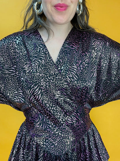 Rüschiges 80s Glamdress im Leo-Metallic-Look